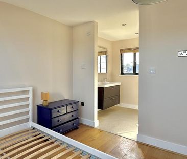 Large double room with ensuite & dedicated study! - Photo 4
