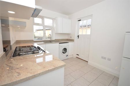2 bedroom maisonette to rent - Photo 2