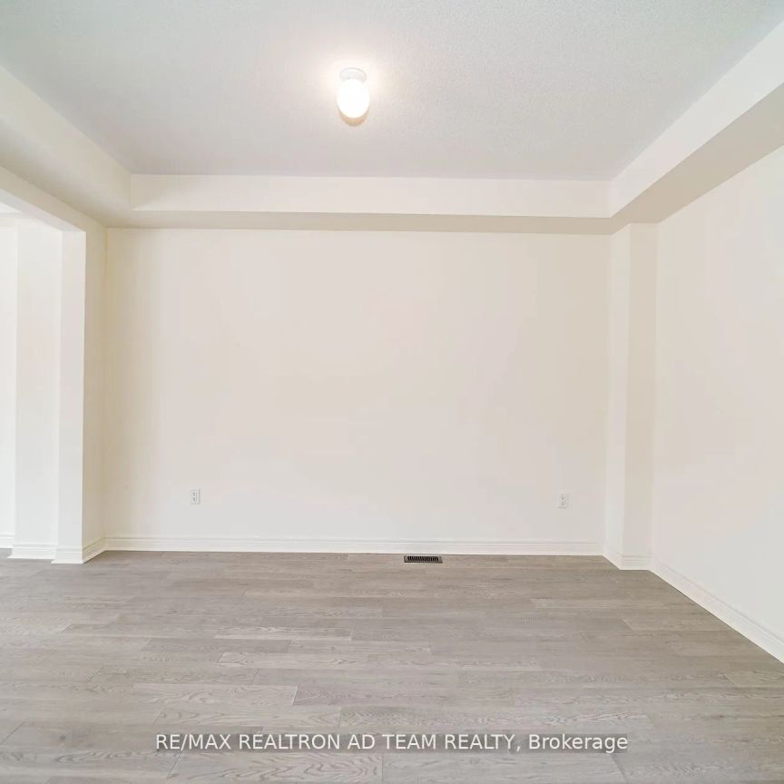 Condo Townhouse For Lease | E9014239 - Photo 1