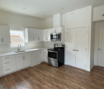 2-38 Thomson, 2 Bed Main level w/ patio Barrie | $1850 per month | Plus Heat | Plus Hydro - Photo 6