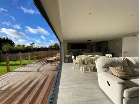 4 bedroom detached house to rent - Photo 3