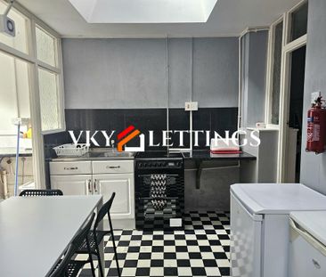 4 bedroom house of multiple occupation to rent - Photo 2