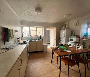 4 bedroom semi-detached house to rent - Photo 2