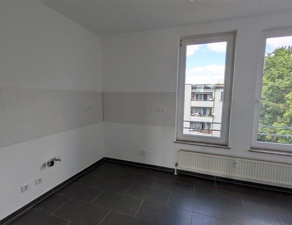 Mitten drin statt nur dabei: großzügige 3-Zimmer-Wohnung (WBS) - Foto 1