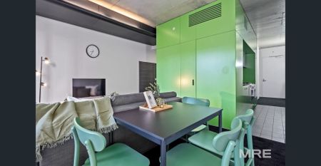 Designer warehouse-style living - Photo 3