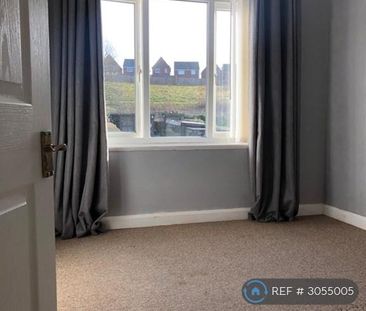 3 bedroom semi-detached house to rent - Photo 3