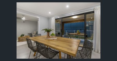 Modern Family Home - Photo 3