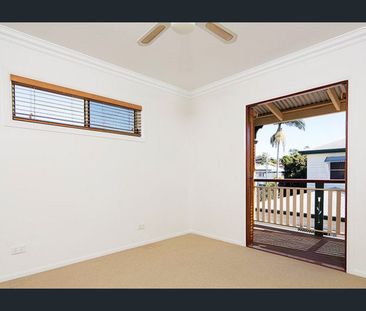 Fantastic Townhouse in a Prime Location! - Photo 3