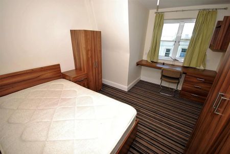 6 bedroom flat to rent - Photo 3