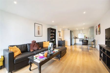 1 bedroom flat in 5 Crews Street - Photo 2