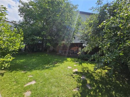 Casa cu 5 camere si gradina mare, in inima Brasovului - Fotografie 2