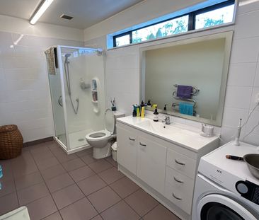 Lovely 3-Bedroom Home in Blockhouse Bay - Prime Location! - Photo 4