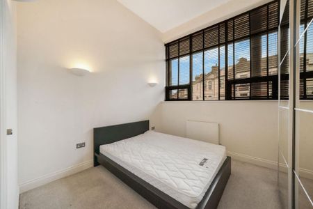 3 bedroom flat to rent - Photo 4