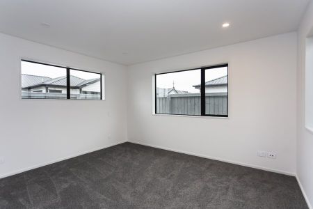 Brand New Spacious 2 Bedroom Townhouse! - Photo 5