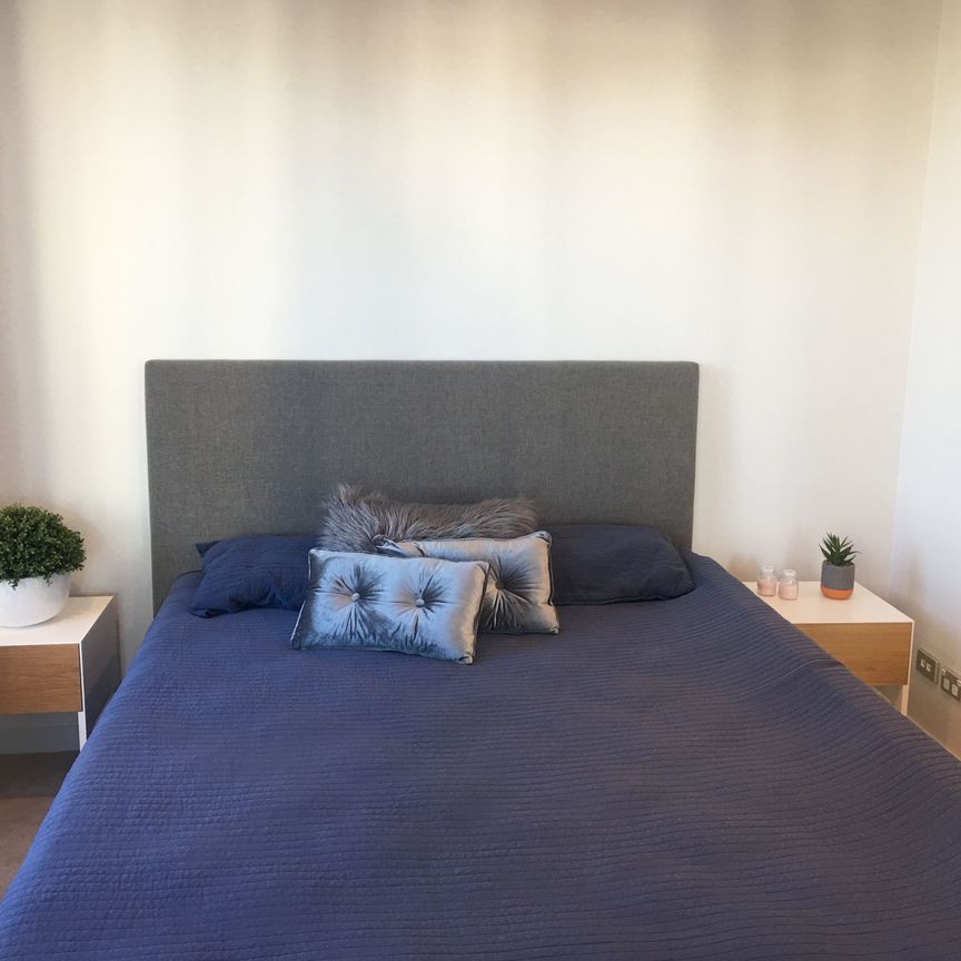 Spacious Two Bedroom Apartment in Victoria Residences! - Photo 1