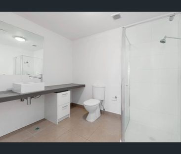 Studio-Style Apartment in Uni-Hill - Photo 6