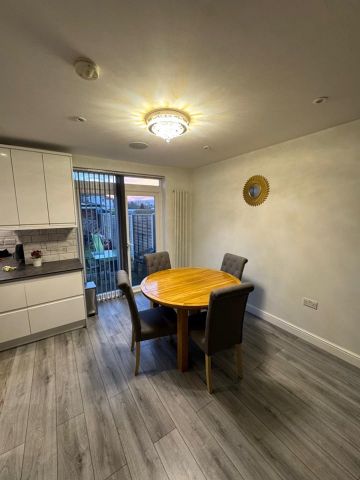 3 Bed Terraced House, Hurst Way, LU3 - Photo 3