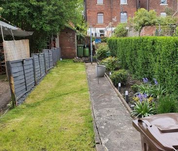 1 Bed Terraced House, Valley Road, S8 - Photo 2