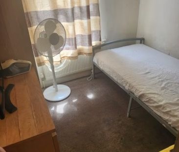 Room in a Shared House, Harrow Road, E11 - Photo 2
