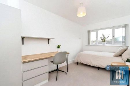 1 bedroom in a house share to rent - Photo 4