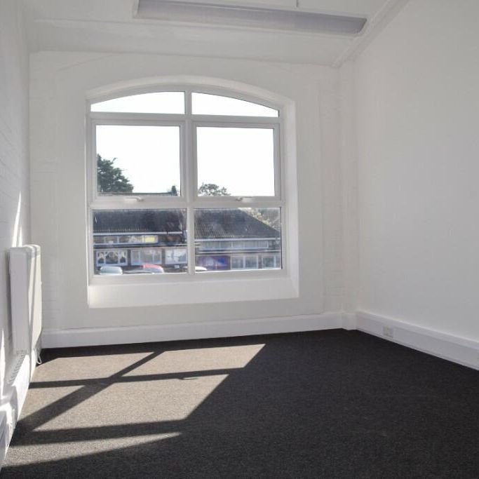 Mixed use to rent - Photo 1