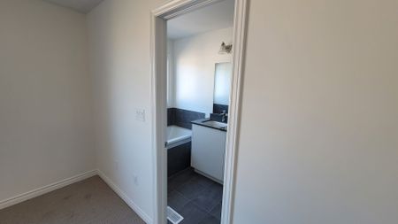 For Lease - 170 Shepherd Drive, Barrie, Ontario - Photo 5