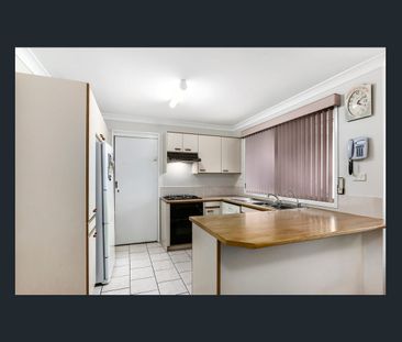 SPACIOUS FOUR BEDROOM HOME IN A PRIME LOCATION - Photo 5