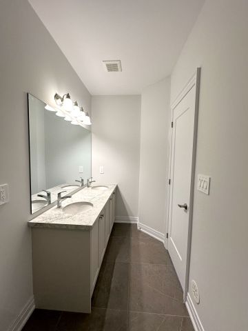 For Lease - 5945 Saigon Street, Mississauga, Ontario - Photo 2