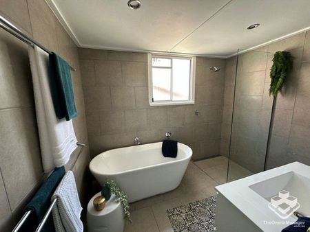 Stunning West End Queenslander - Photo 2