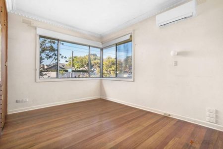 IDEAL PARKDALE SCHOOL LOCATION | LARGE YARD | WELL MAINTAINED HOME - Photo 2
