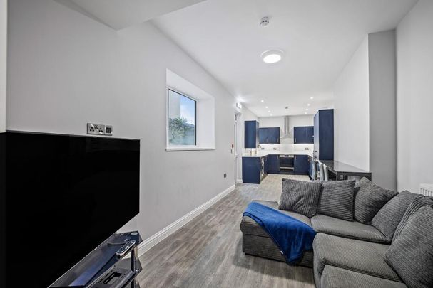 1 bedroom in a house share to rent - Photo 1