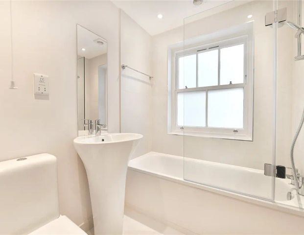 2 bedroom maisonette in 30 Duke of York Square - Photo 1