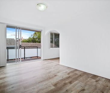 Freshly Renovated One Bedroom Unit In Prime Location - Photo 4