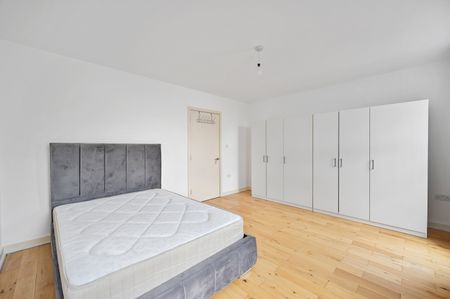 1 Bed Flat, London, W12 - Photo 3