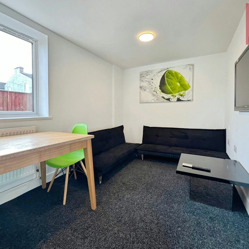 House share to rent on - Photo 1