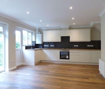 4 bedroom semi-detached house to rent - Photo 2