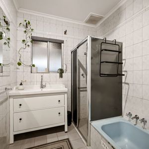 Stylish Family Living in Prime Newton - Photo 2