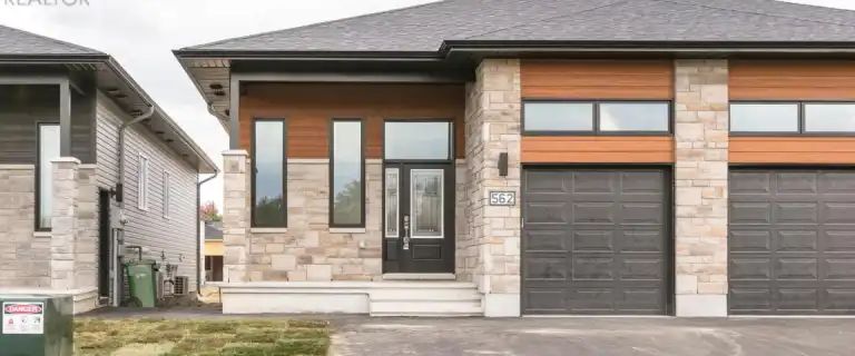 562 REGINA STREET | 562 REGINA STREET, Russell - Photo 1