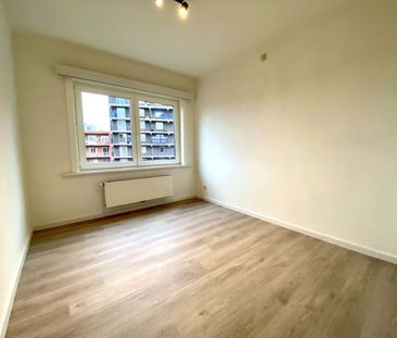 Gerenoveerd appartement met 2 ruime slaapkamer - Foto 4