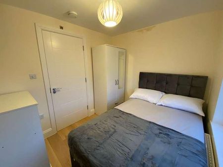 (room) Neasham Road Dagenham, RM8 - Photo 4