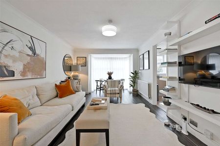 An immaculate and spacious one bedroom furnished apartment, beautifully presented close to the Long Walk. - Photo 4