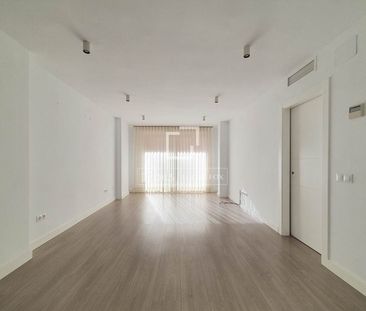 Recently renovated apartment with lovely sea views for rent in Mala... - Photo 2