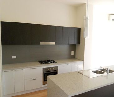 17A Agnew Street, Brighton VIC 3186 - Townhouse For Rent | Domain - Photo 1