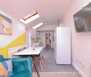 1 bedroom in a house share to rent - Photo 2