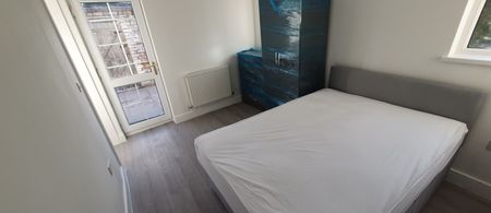 Flat 2, 167 Richmond Road, Roath, Cardiff, CF24 3BT - Photo 4