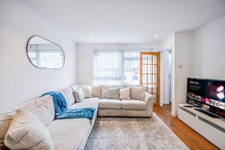 2 bedroom semi-detached house to rent - Photo 3