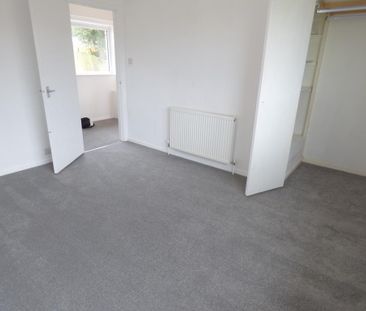 4 bedroom semi-detached house to rent - Photo 2