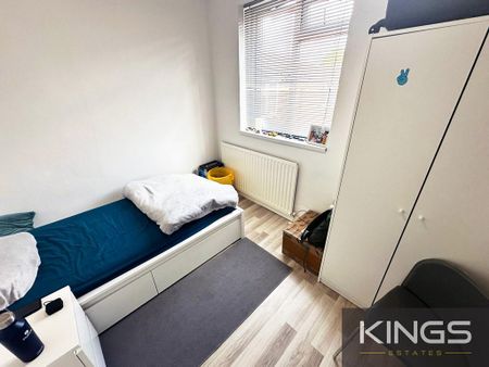 5 bedroom semi-detached house to rent - Photo 2