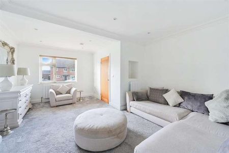 Partridge Mead, Banstead, SM7 - Photo 2