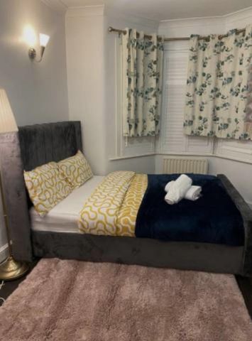 4 bedroom end of terrace house to rent - Photo 3